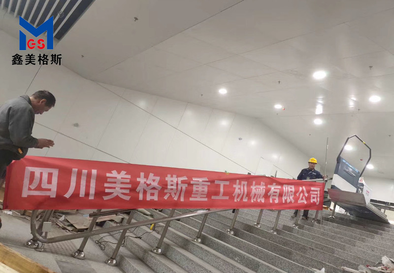 南充火車(chē)北站斜掛式升降平臺(tái)